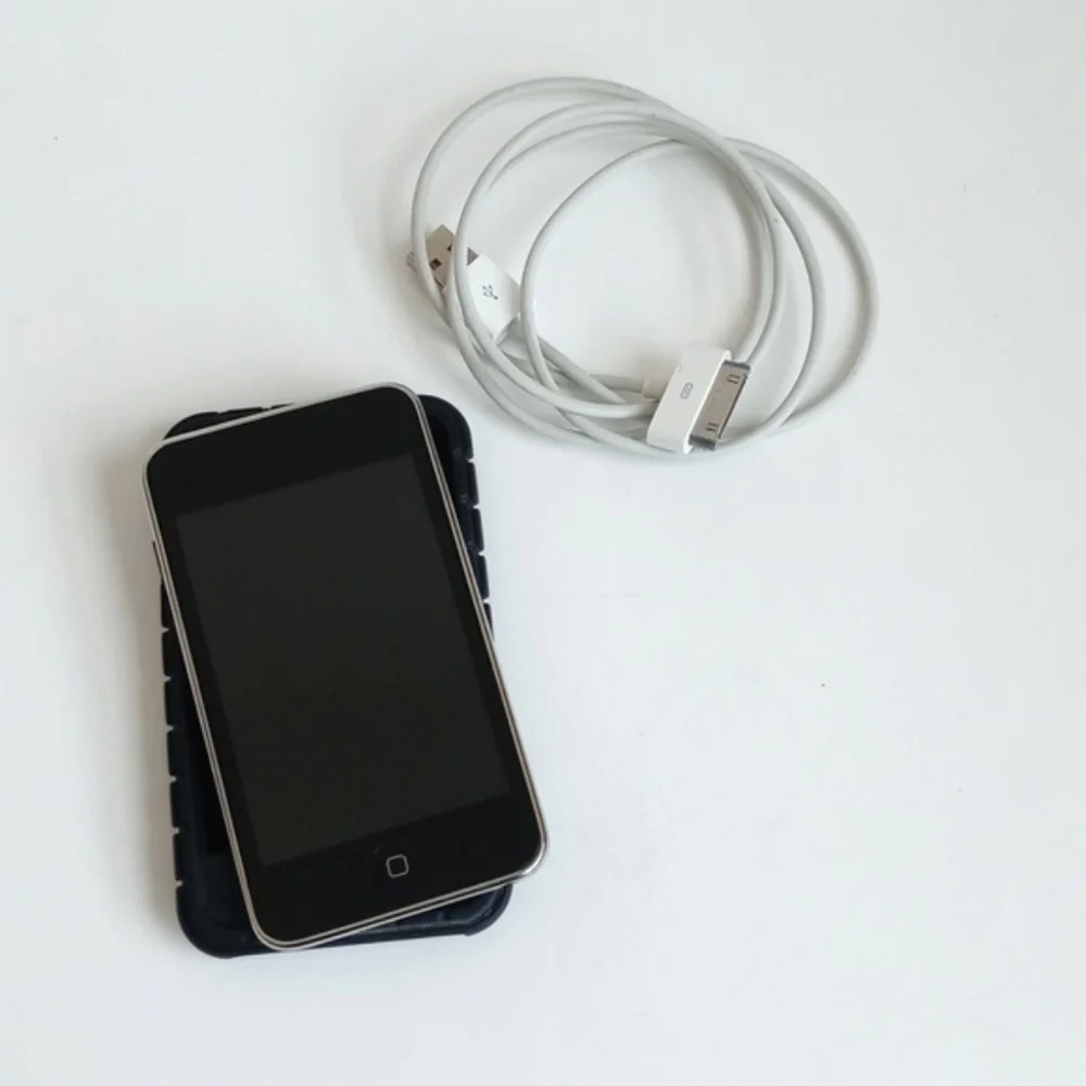 32G iPod Touch With Black Protective Case for iPod Touch And Charger